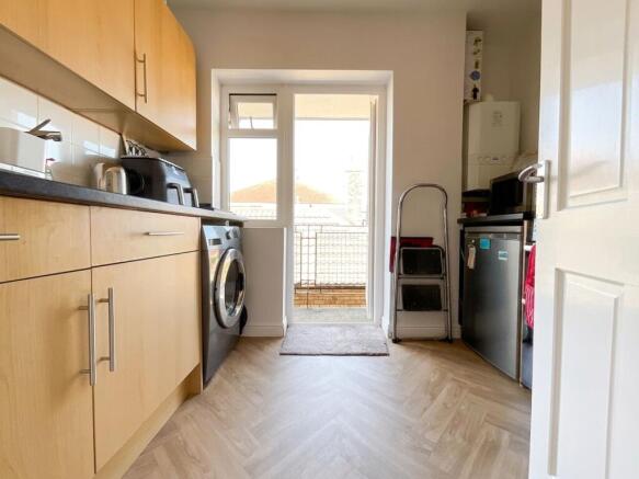 2 bed Flat for sale Image 8