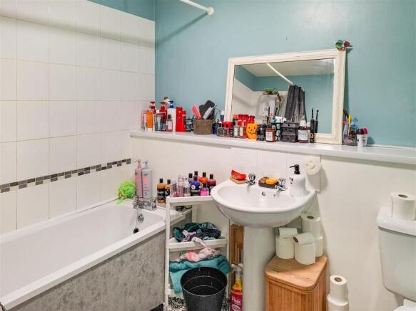 3 bed Apartment for sale Image 11