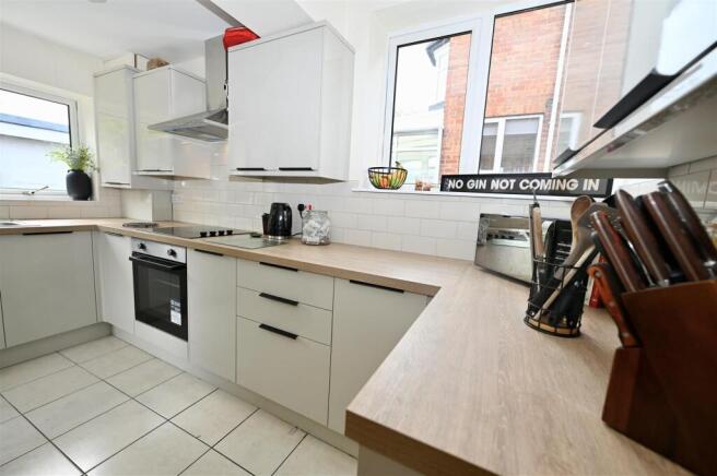 3 bed Semi-Detached for sale Image 10