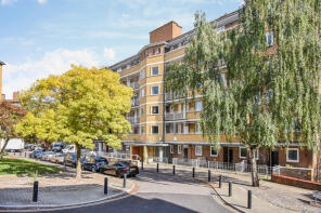 8, Williams House, Tulse Hill, London SW2 3PB