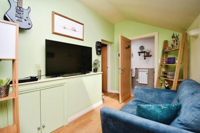 4 bed Detached for sale Image 9