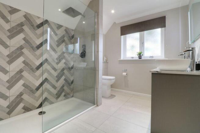 Ensuite to Bed 1