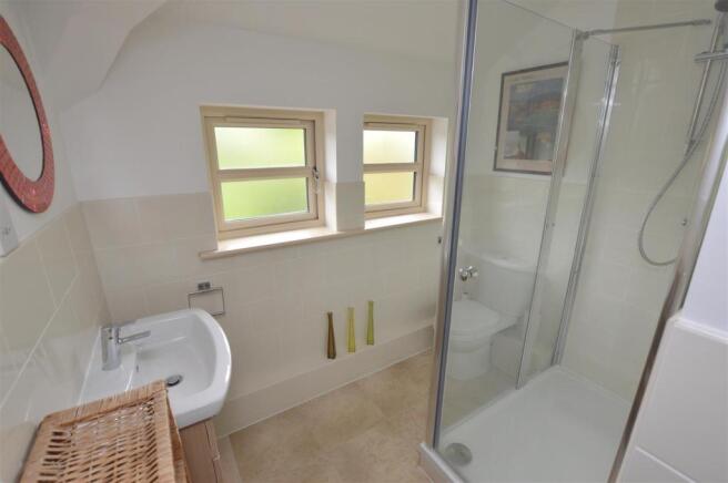 Fitted En-suite