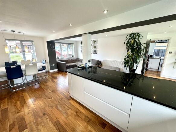 KITCHEN/FAMILY/DINING ROOM