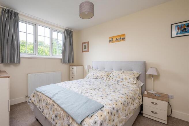 3 bed Semi-Detached for sale Image 10