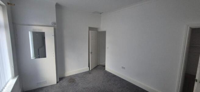 2 bed Terraced to rent Image 5