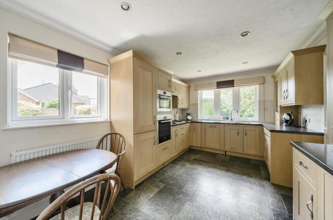 1290760-3-682b184...