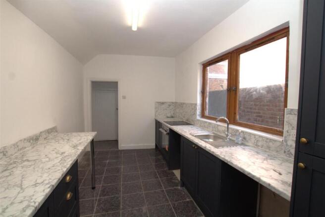 3 bed House to rent Image 4