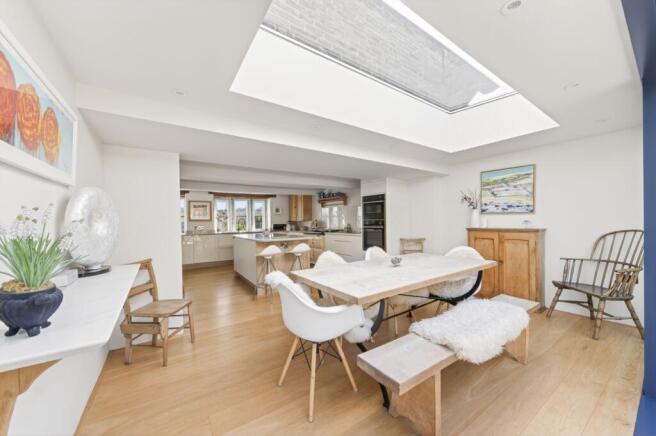 4 bed Detached for sale Image 9