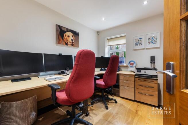 4 bed Detached for sale Image 8