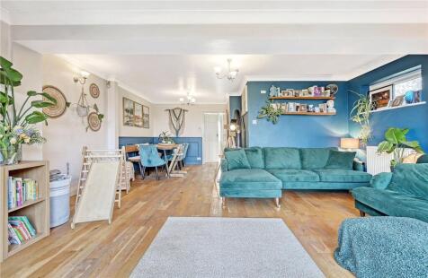 Paradise Road, Writtle, CM1