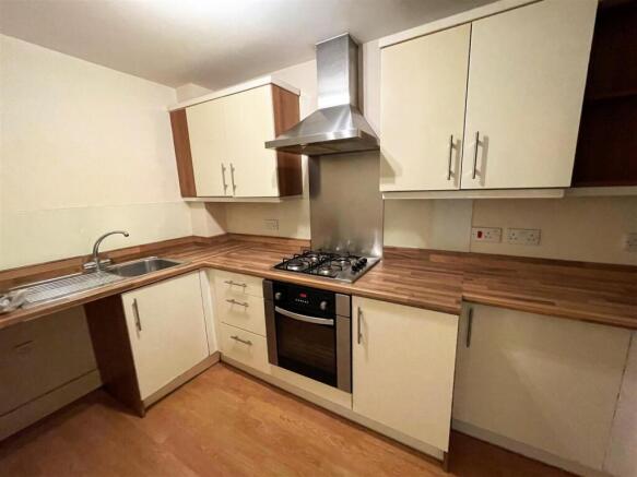 flat 8 westway apartments kitchen.JPG