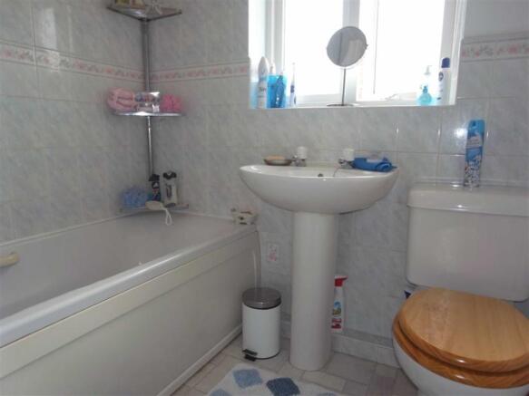 BATHROOM/WC