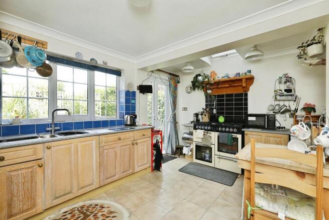 3 bed Semi-Detached for sale Image 4