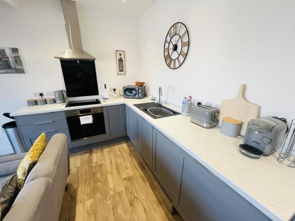 2 bed Apartment to rent Image 7