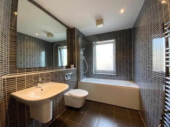 2 bed Apartment to rent Image 6