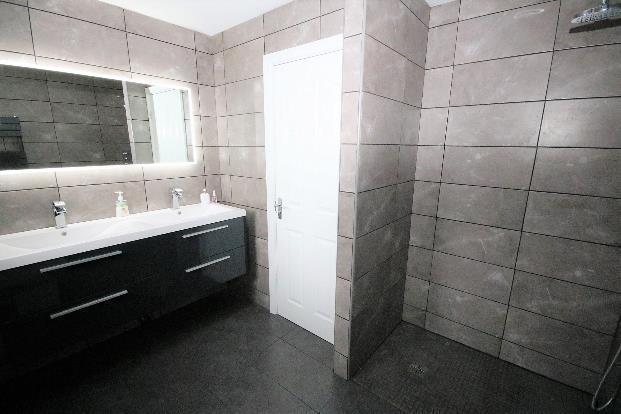 ensuite 2.jpg