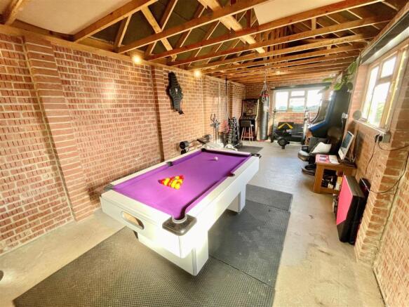 Garage/Workshop