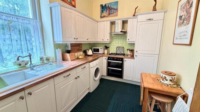 KITCHEN/BREAKFAST ROOM