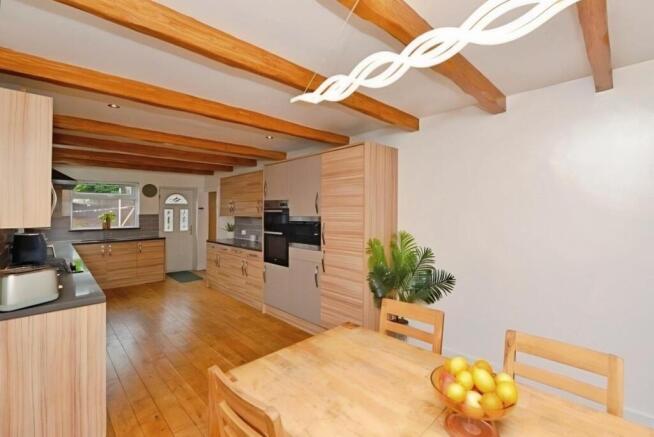 5 bed Detached for sale Image 12