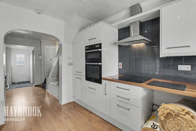 4 bed Semi-Detached for sale Image 9