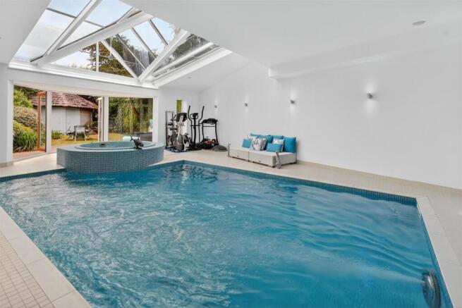 4 bed Detached for sale Image 12