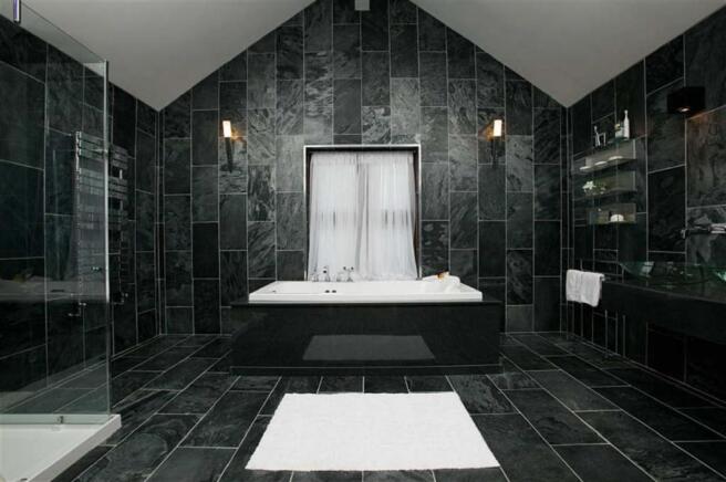ENSUITE BATHROOM