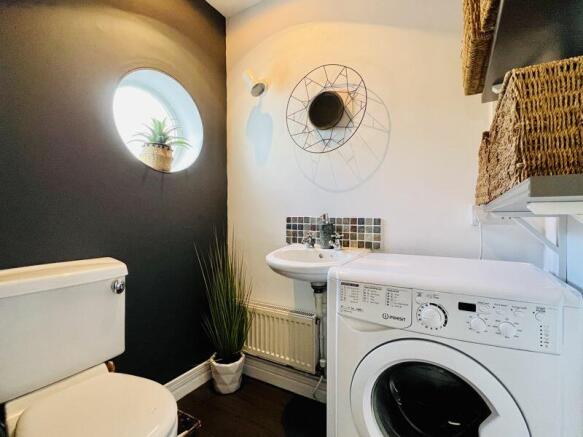UTILITY ROOM WC