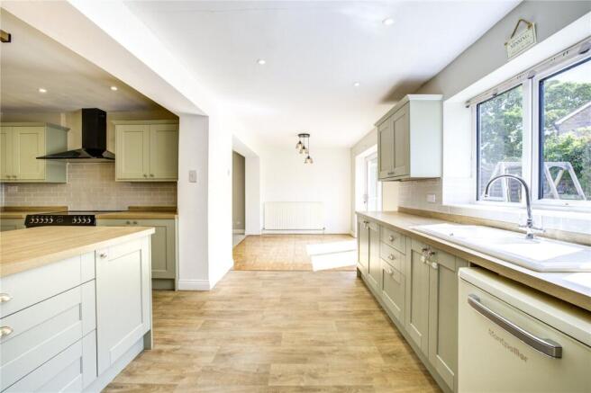 4 bed Detached for sale Image 5
