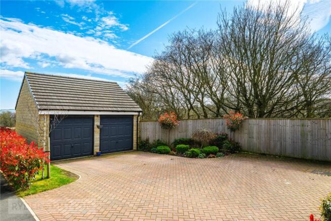 4 bed Detached for sale Image 8
