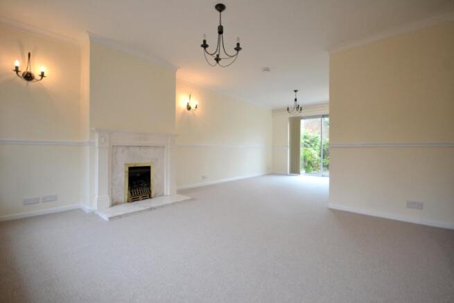 Lounge / Dining Area