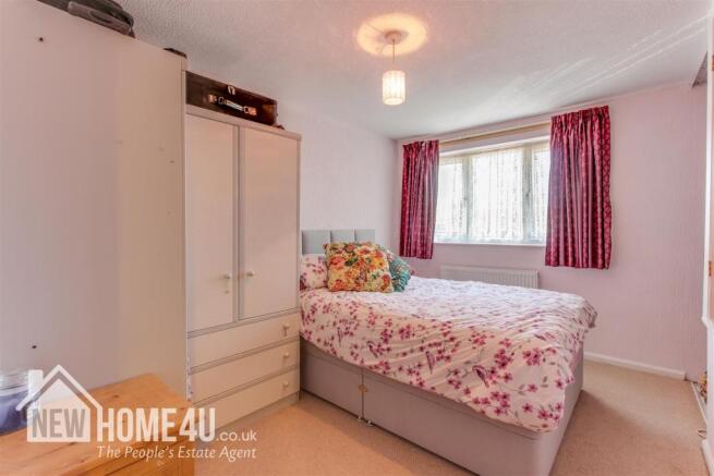 MASTER BEDROOM: