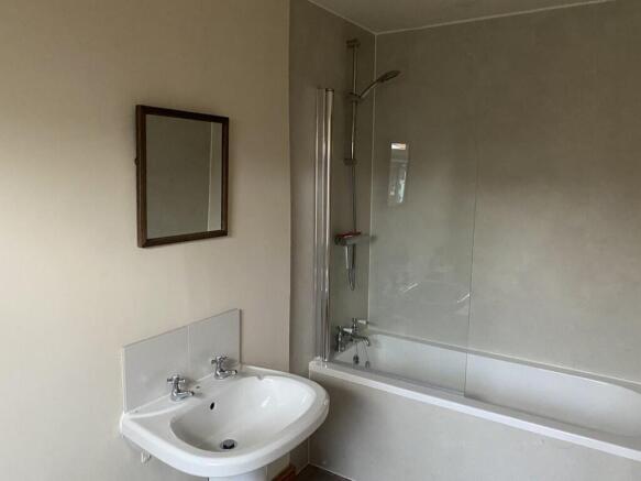 bathroom L1