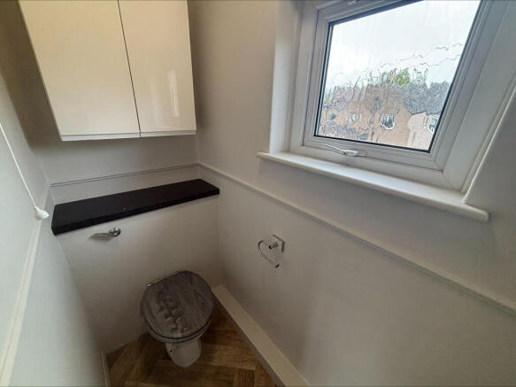 3 bed House to rent Image 11