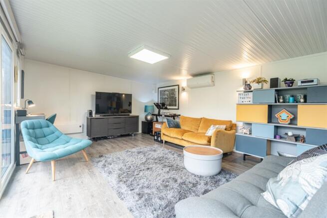 Deluxe Home Office - Interior