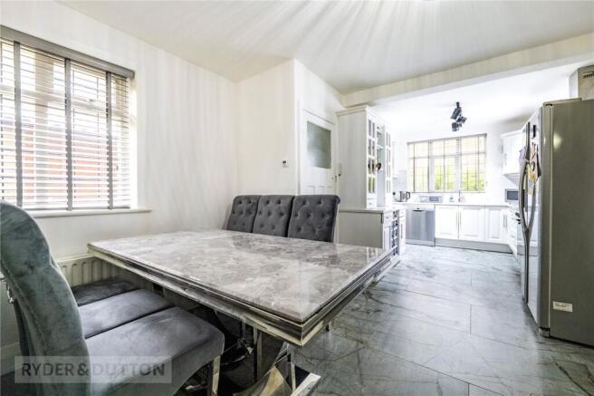 5 bed Bungalow for sale Image 6