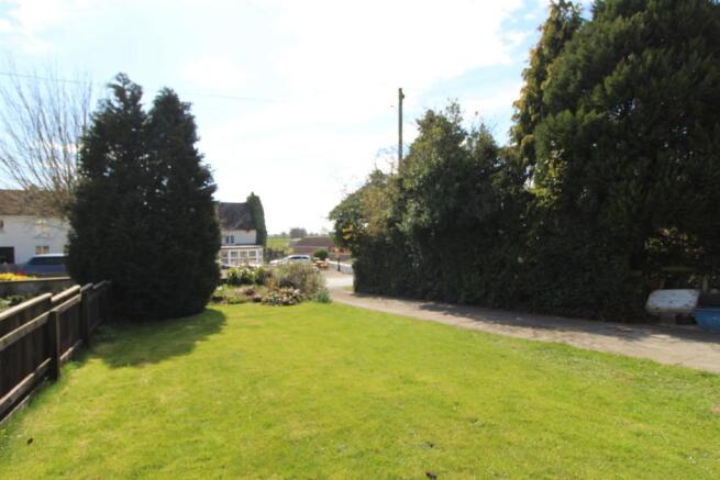 FRONT GARDEN