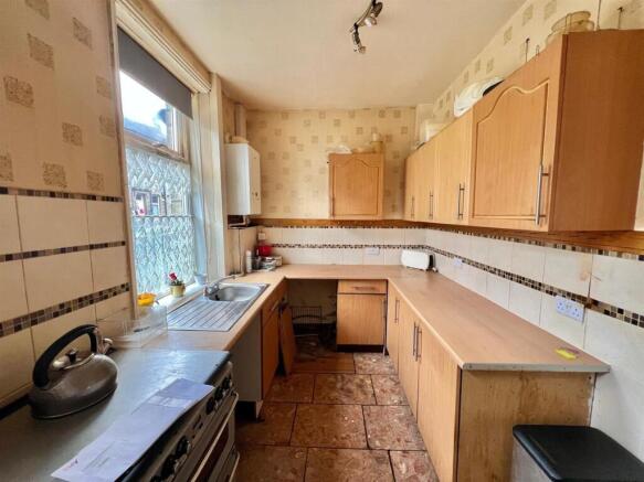 Bramleys Estate Agents - Park Place - Elland (10).