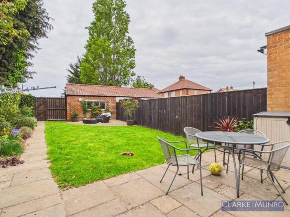 3 bed Semi-Detached for sale Image 12