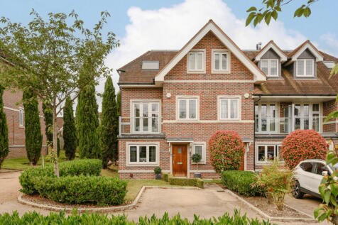 Thomas More Gardens, Esher, KT10