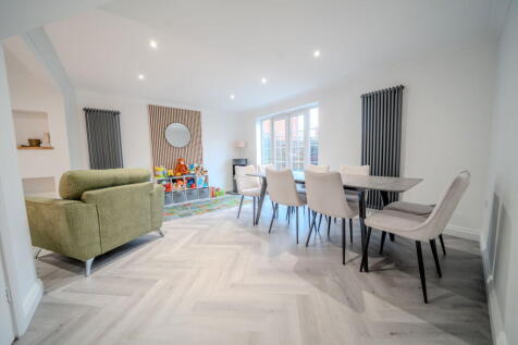 Thixendale, Carlton Colville, Lowestoft, NR33 8WN