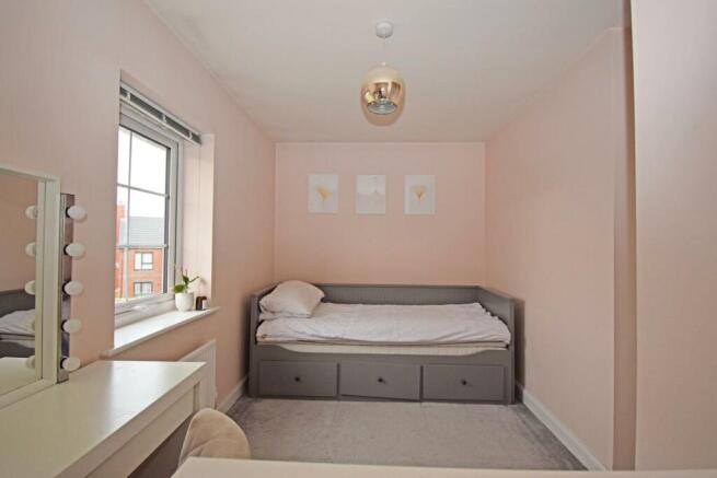 16 Furnival Drive, bed 2b.jpg