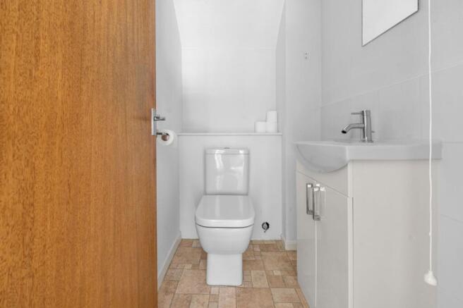 4 bed Detached for sale Image 7