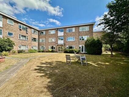 NO CHAIN - St. Johns Court, Warwick