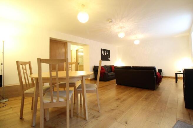 Lounge/Dining