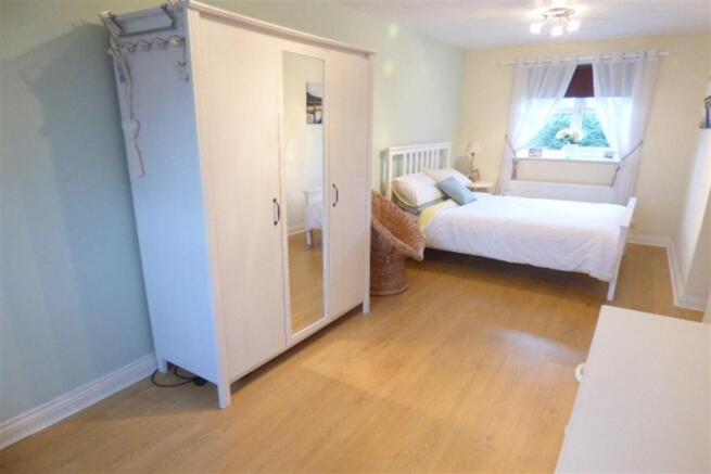 Bed 3 b