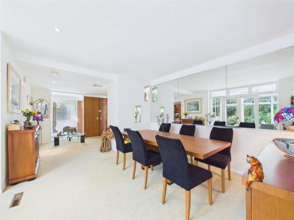 4 bed Detached Bungalow for sale Image 4
