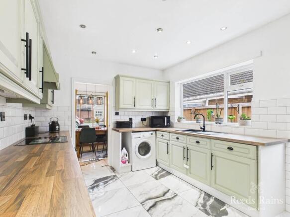 3 bed Bungalow for sale Image 8