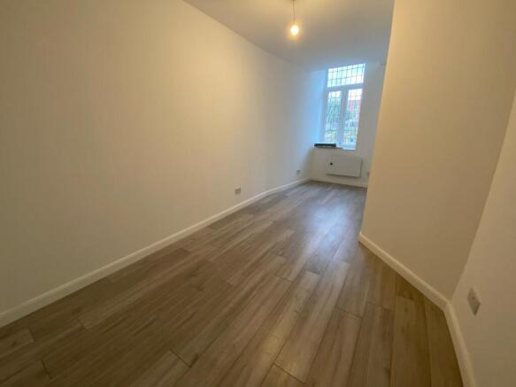 3 bed Apartment to rent Image 9
