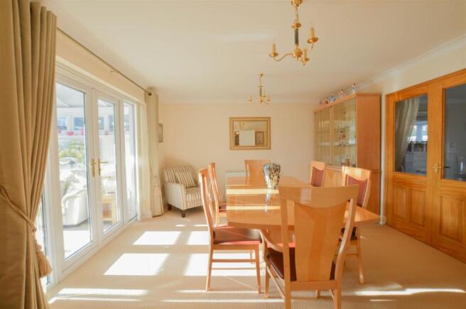 Dining room.jpg